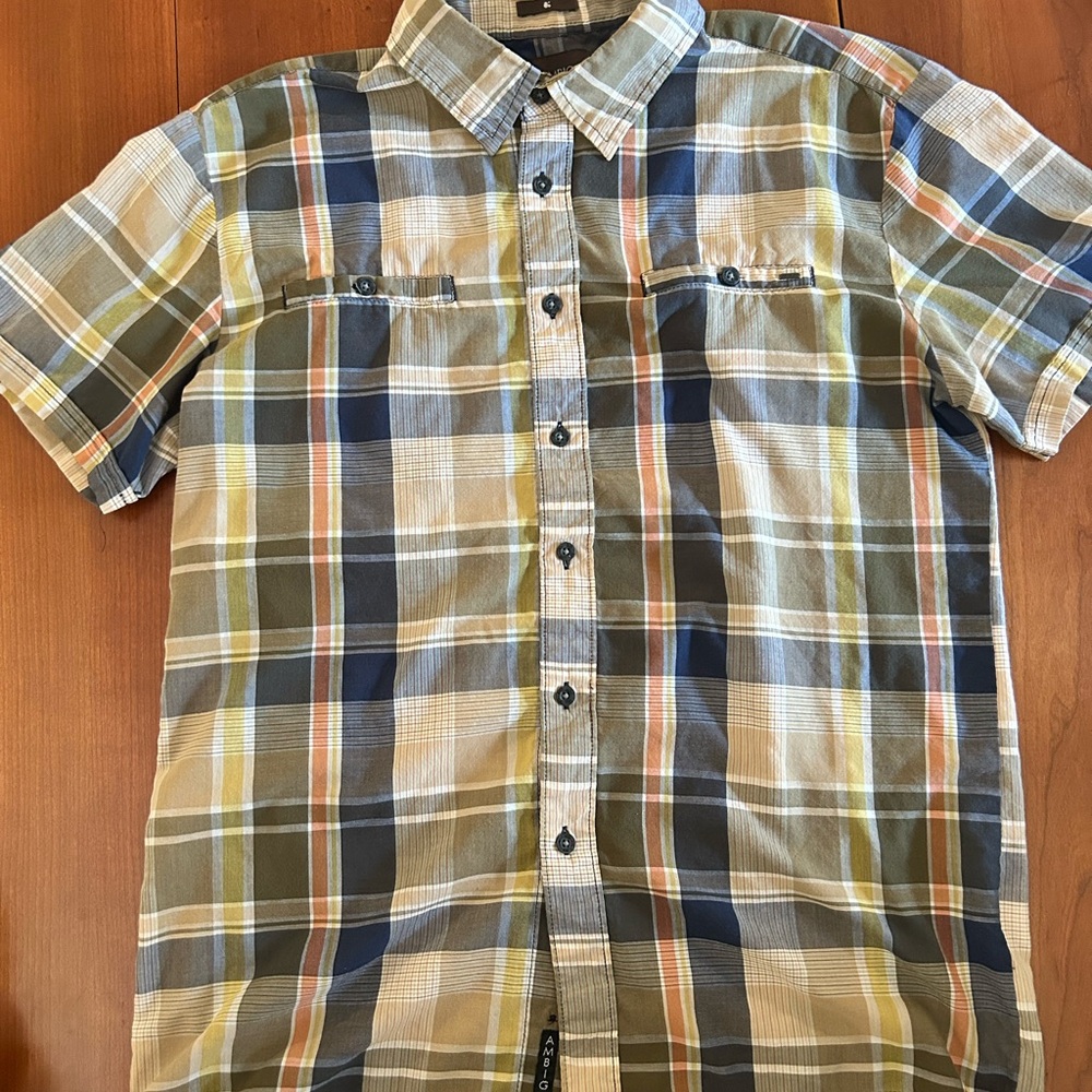 Ambiguous Men's Plaid Short-Sleeve Button-Down Shirt - Large